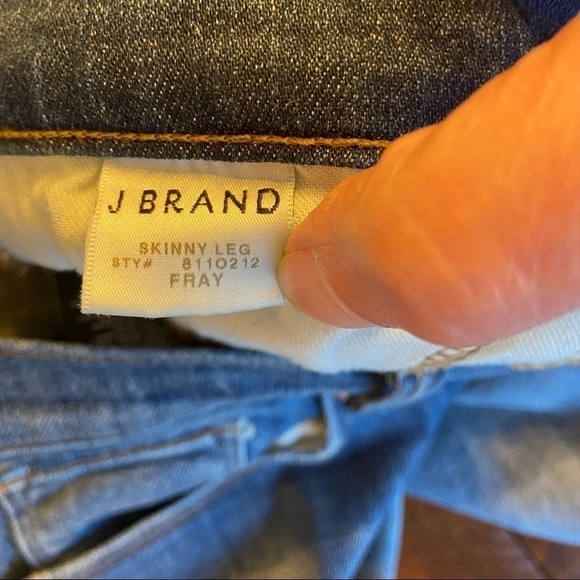 NWOT J Brand Mid-Rise Skinny Jeans Fray Size 32 - Picture 5 of 7